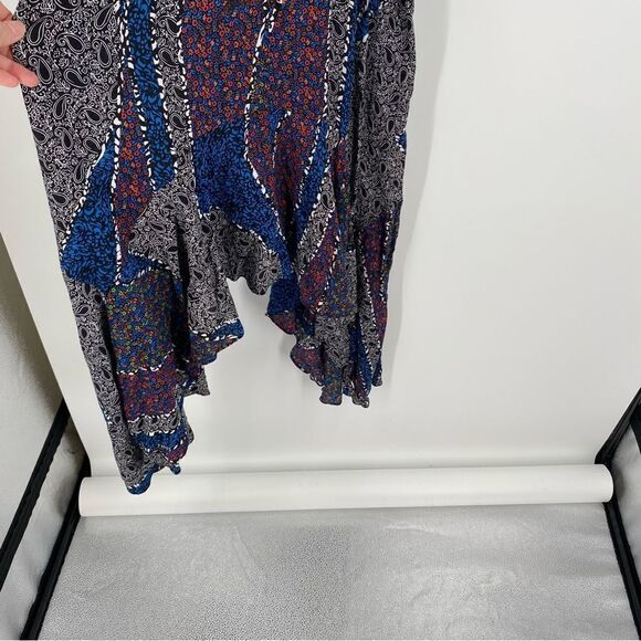 BcbGeneraration Women’s High Neck Paisley Print Sleeveless Shark Bite Hem Dress - Picture 4 of 4